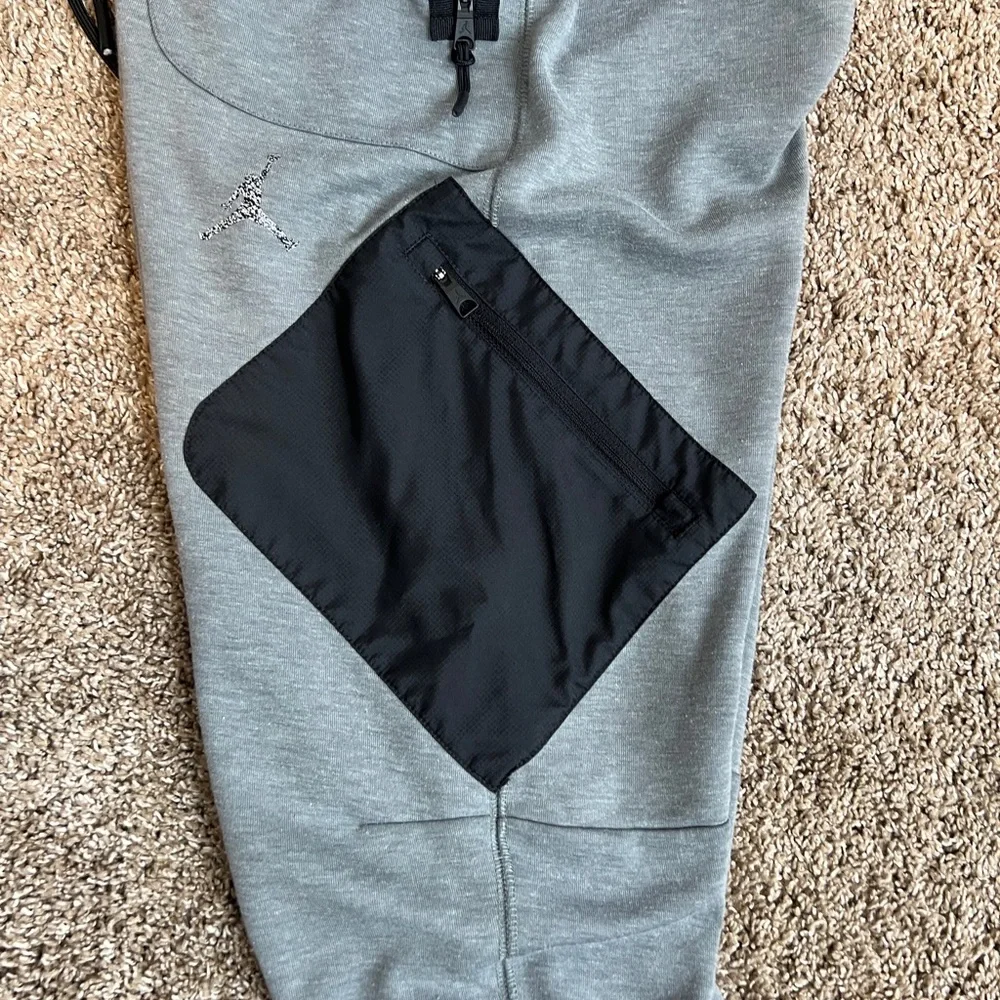 Air Jordan Grey Black Dri-Fit Statement Jogger Sweatpants Small Slim Fit Active
